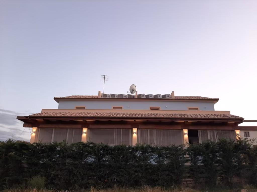 Interni della Country House Andromeda, agriturismo con piscina nelle Marche