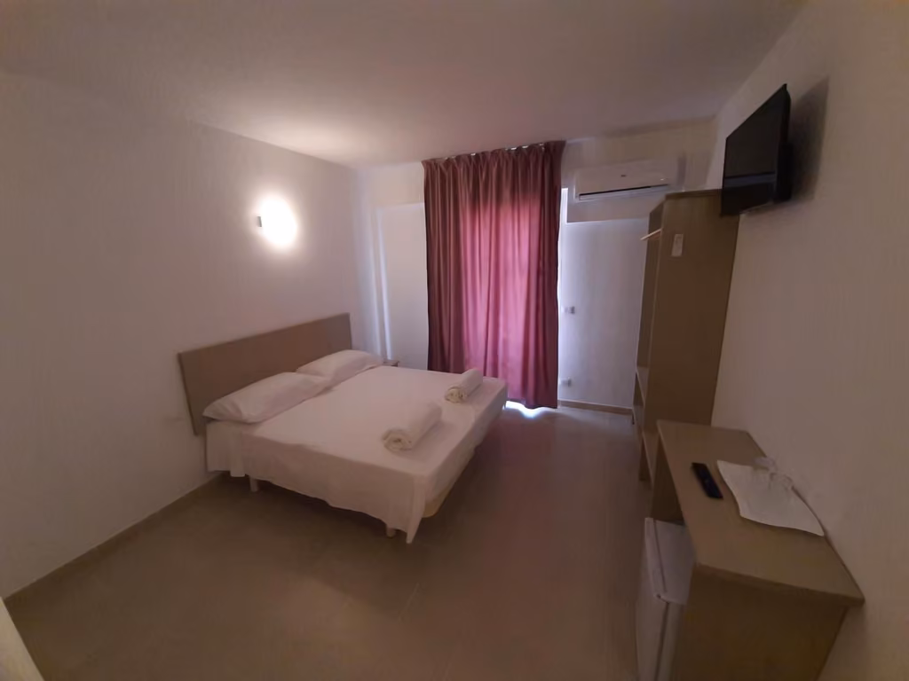 Camere della Country House Andromeda per gruppi e cerimonie, agriturismo con piscina a Offida