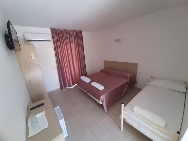 Dettaglio di una camera dell’agriturismo Country House Andromeda nel Piceno